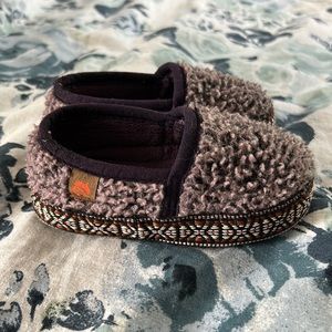 Acorn Toddler Slippers - Sz 8-9